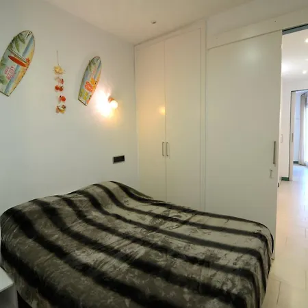 Daire Beachfront In With Pool