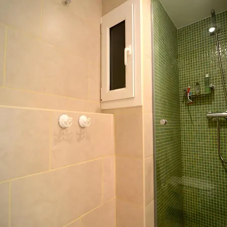 Daire Beachfront In With Pool *